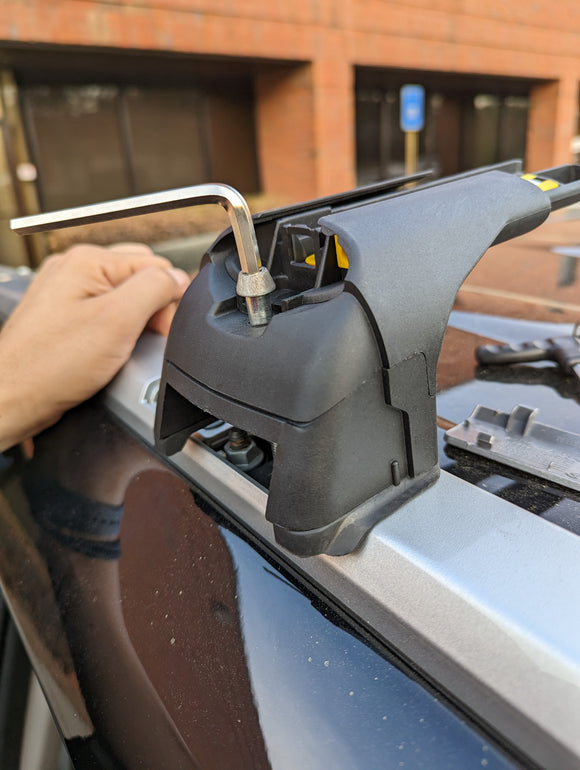 Für Toyota Highlander 2020-Up Dachträger Querträger Metallhalterung Flush Rail Alu Schwarz