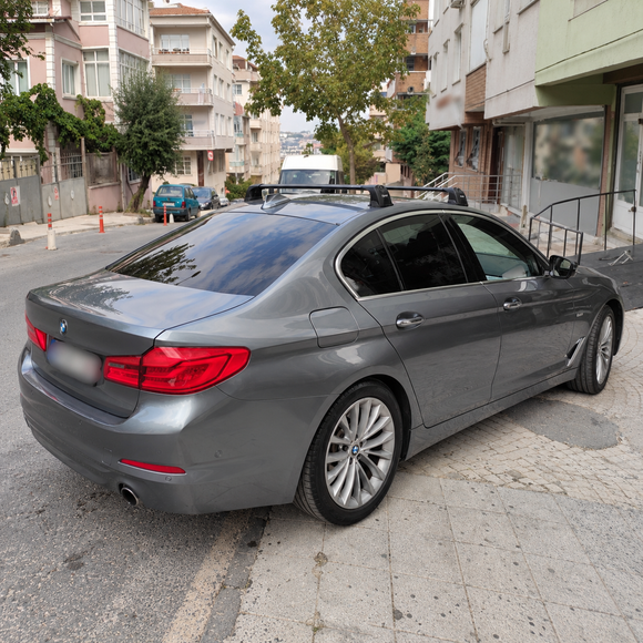 Vehicle fitment example of silver fix point roof rack cross bars for BMW 5 Series Sedan G30 2016-2023