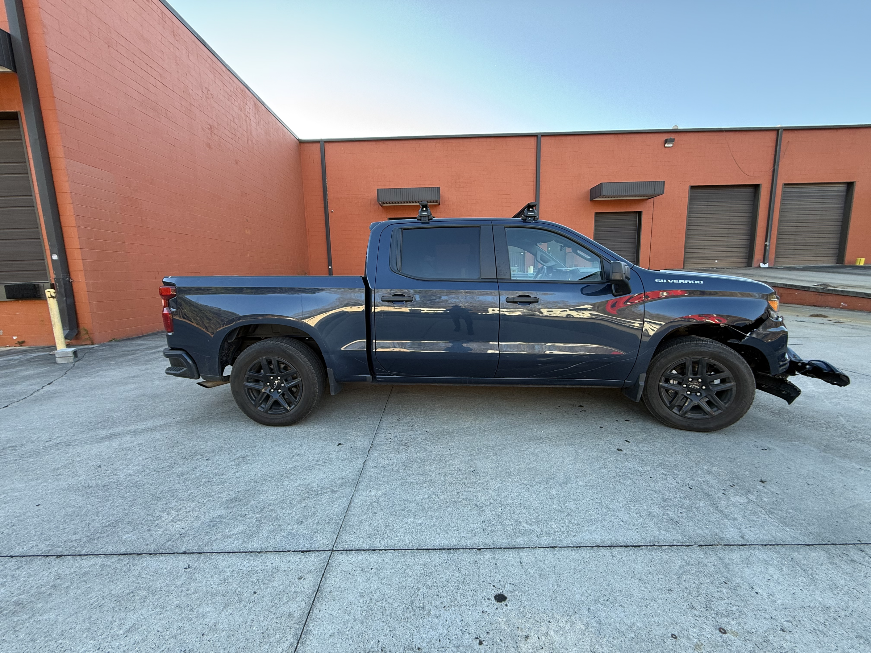 Für Chevrolet Silverado 1500/2500 2019-Up Dachträgersystem, Aluminium-Querstange, Metallhalterung, normales Dach, Schwarz
