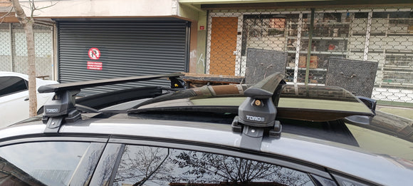 444. Kompatibel mit abschließbaren Aluminium-Dachträgern für Fahrzeuge mit Standarddach Toros Pro 4 Black