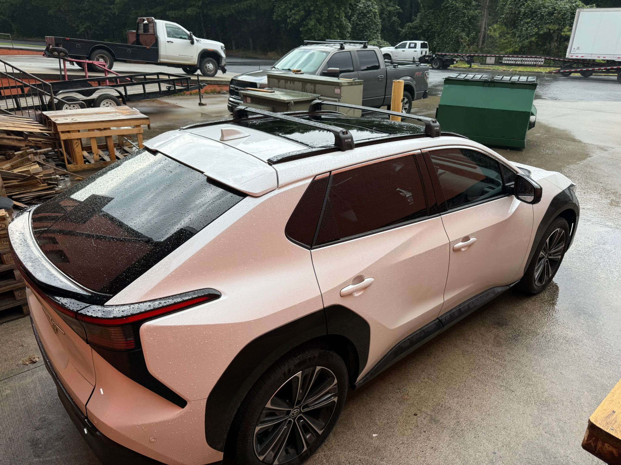 Kompatibel mit Subaru Soltera ab 2023. Abschließbarer Aluminium-Dachträger für Fahrzeuge mit Standarddach Toros Pro 2 Black