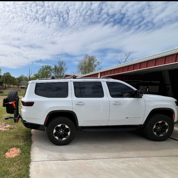 Vehicle-specific roof rack cross bars product image