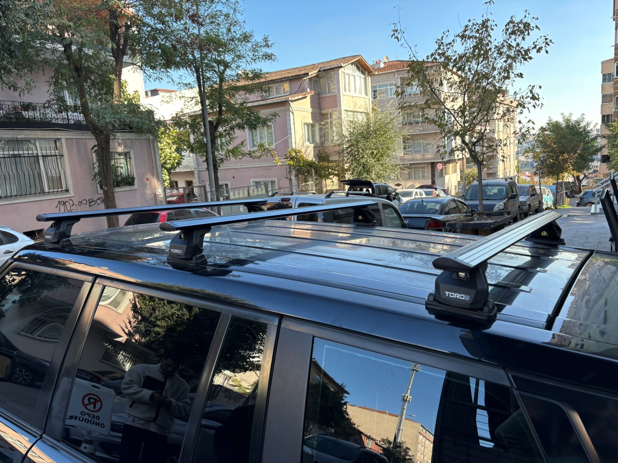 333. Kompatibel mit abschließbaren Aluminium-Dachträgern für Fahrzeuge mit Standarddach Toros Pro 3 Black