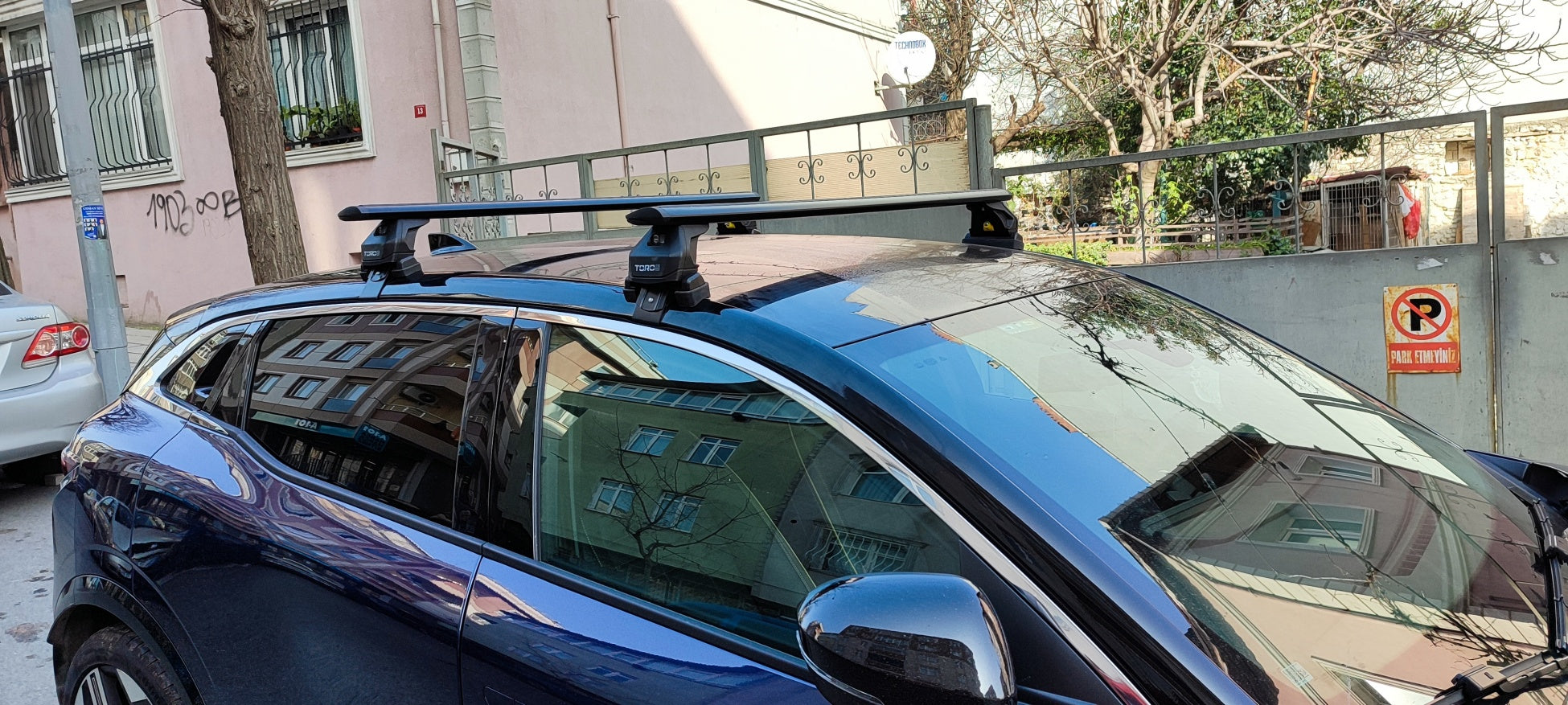 444. Kompatibel mit abschließbaren Aluminium-Dachträgern für Fahrzeuge mit Standarddach Toros Pro 4 Silver