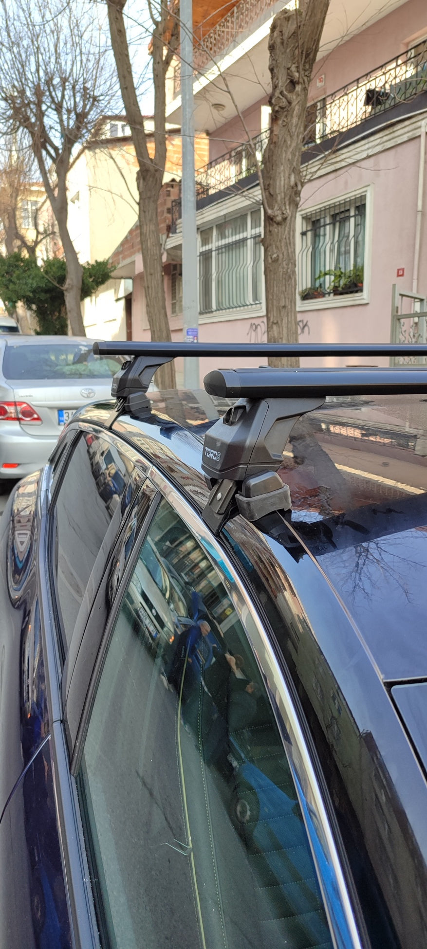 444. Kompatibel mit abschließbaren Aluminium-Dachträgern für Fahrzeuge mit Standarddach Toros Pro 4 Silver