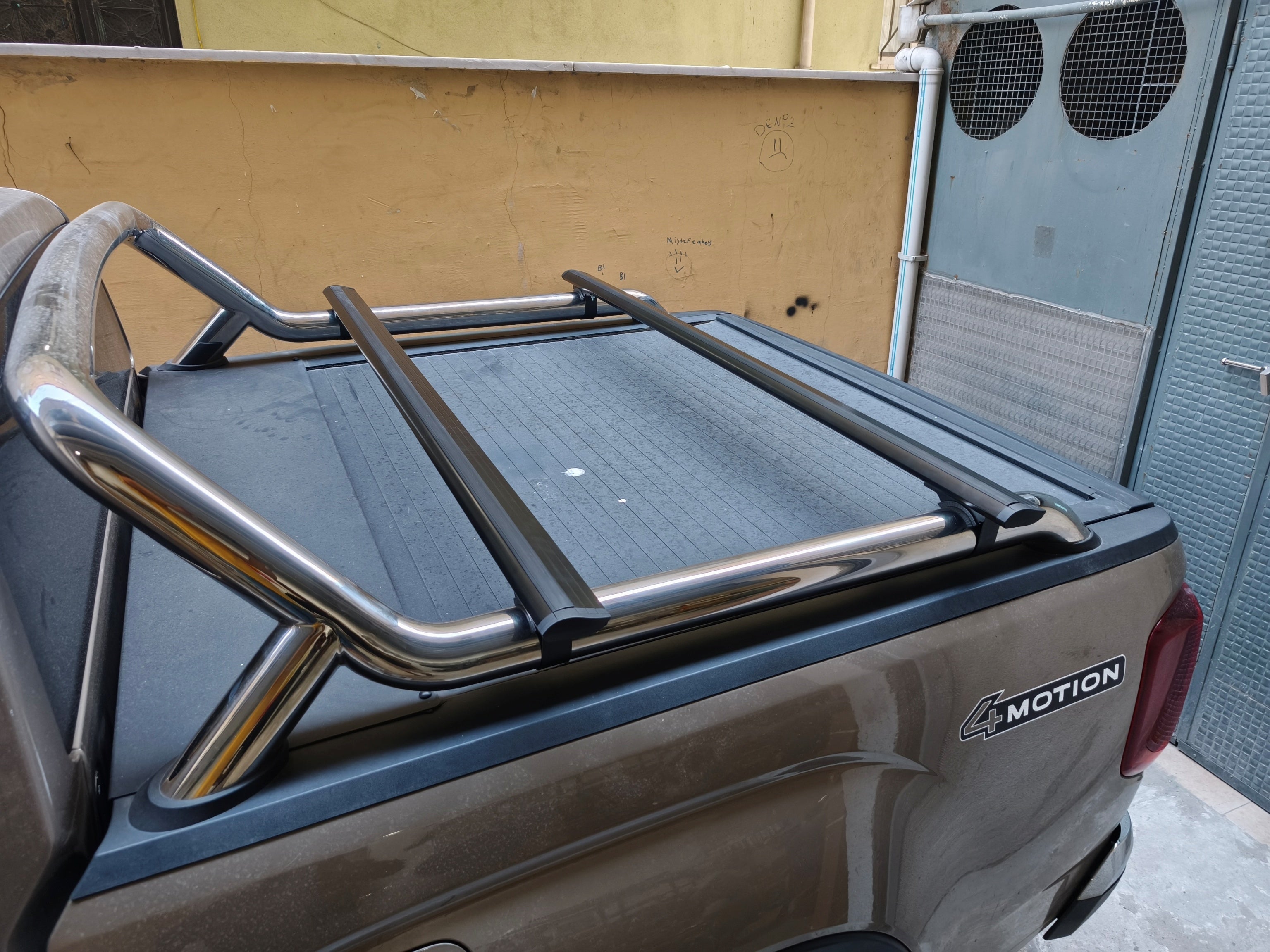 Heavy-Duty Bed Rack Carrier for Volkswagen Amarok Aventura (2020–2025) – Roll Bar Compatible, Aluminum, Black