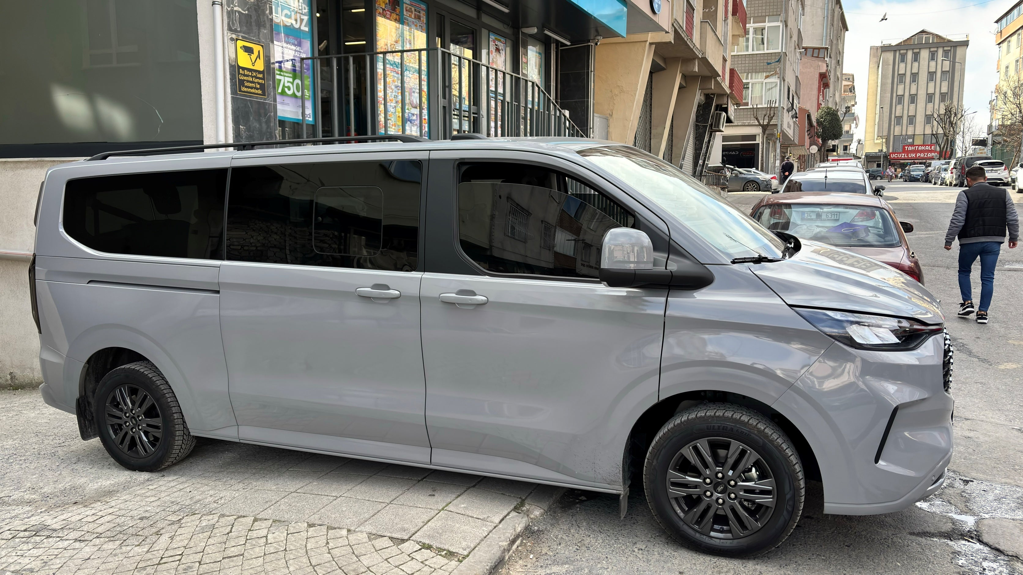 Für Volkswagen Transporter T6 SWB ab 2015 Dachseitenreling Ultimate Style Alu Schwarz