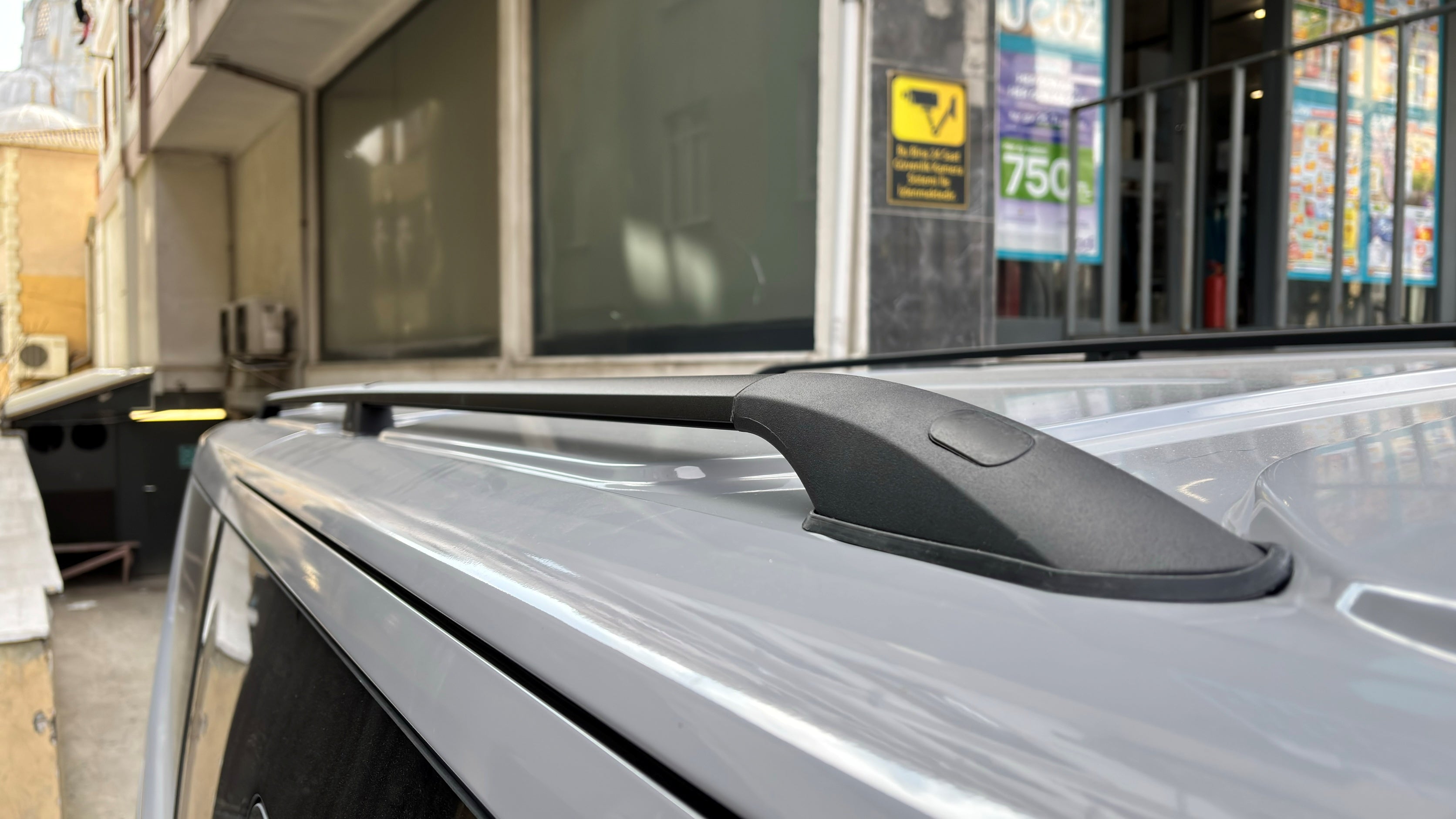 Für Volkswagen Transporter T6 SWB ab 2015 Dachseitenreling Ultimate Style Alu Schwarz