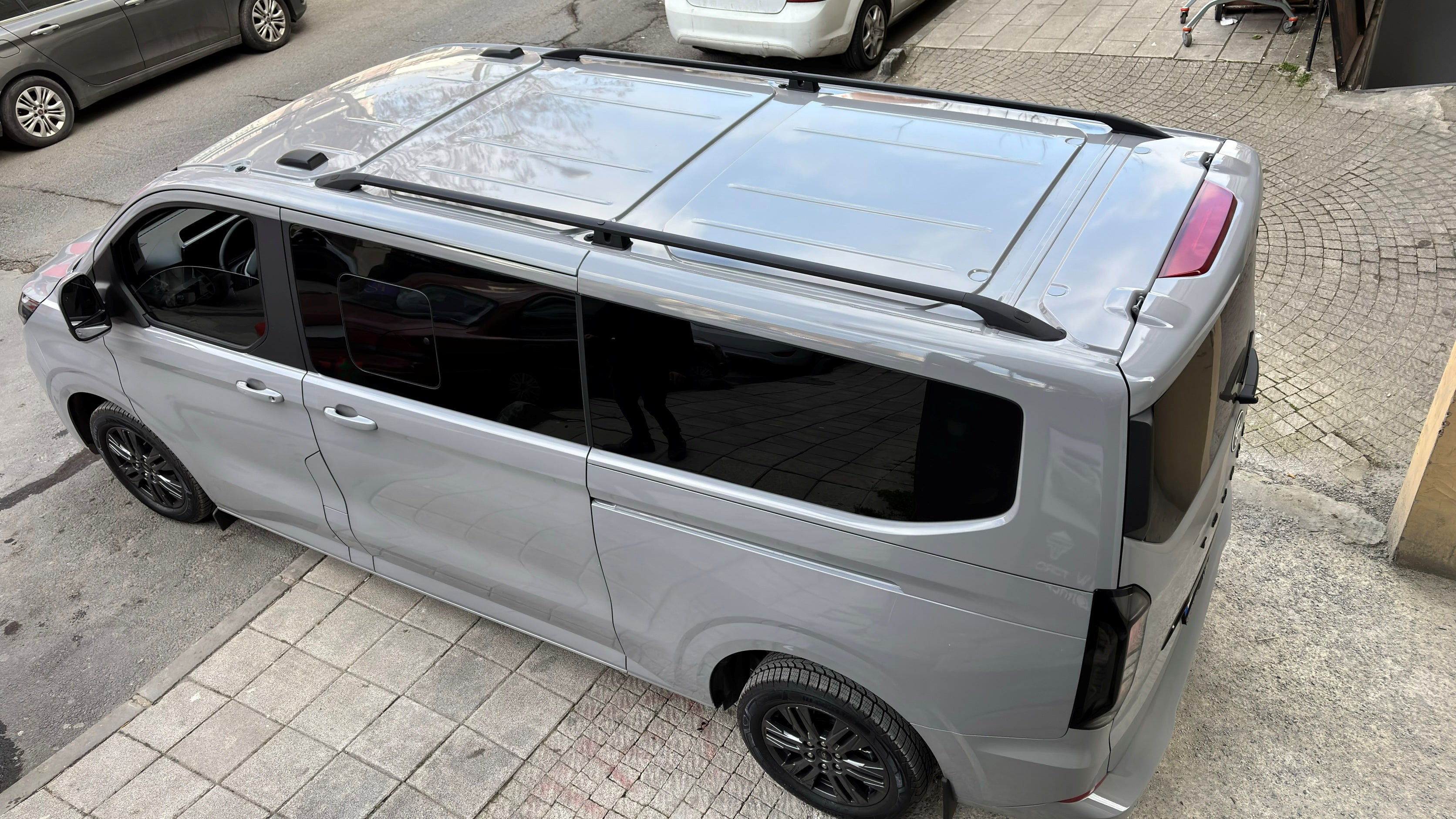 Für Volkswagen Transporter T6 SWB ab 2015 Dachseitenreling Ultimate Style Alu Schwarz