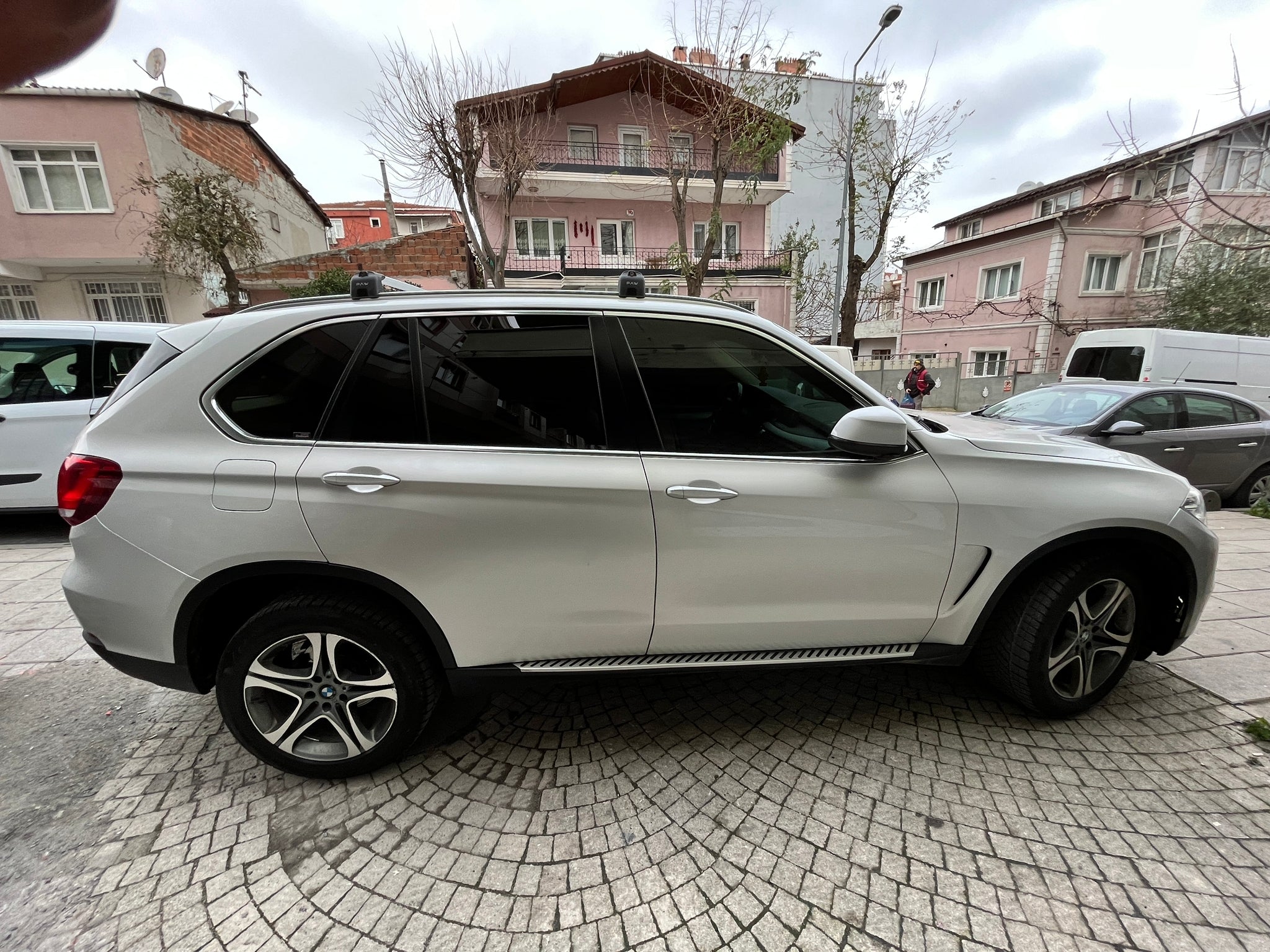 Für BMW X5 G05 2018-Up Dachträgersystem, Aluminium-Querstange, Metallhalterung, bündige Schienen, Schwarz-9