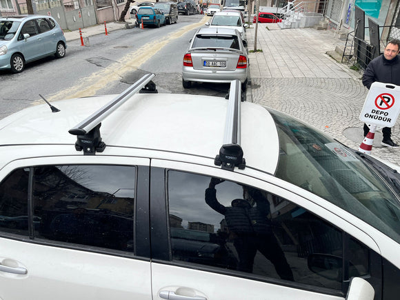 444. Kompatibel mit abschließbaren Aluminium-Dachträgern für Fahrzeuge mit Standarddach Toros Pro 4 Black