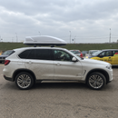 Roof rack cross bars with cargo box for extra carrying space