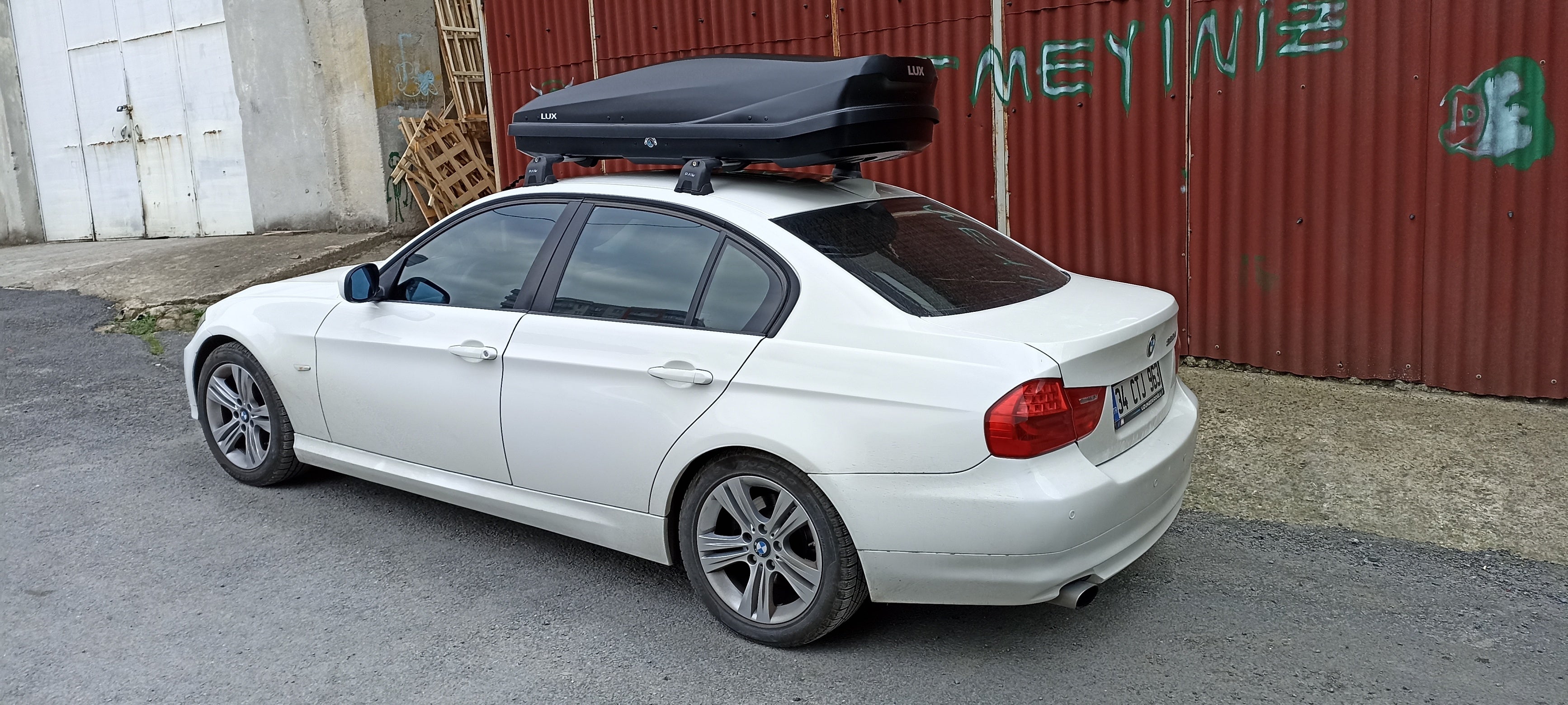 Car Roof Rack BMW Series Sedan (E90) 2005-2011 Squarebar Evo