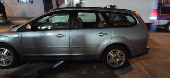 For Ford Focus Estate C346 (2008-2011) Roof Rack Cross Bars T-Track, Black