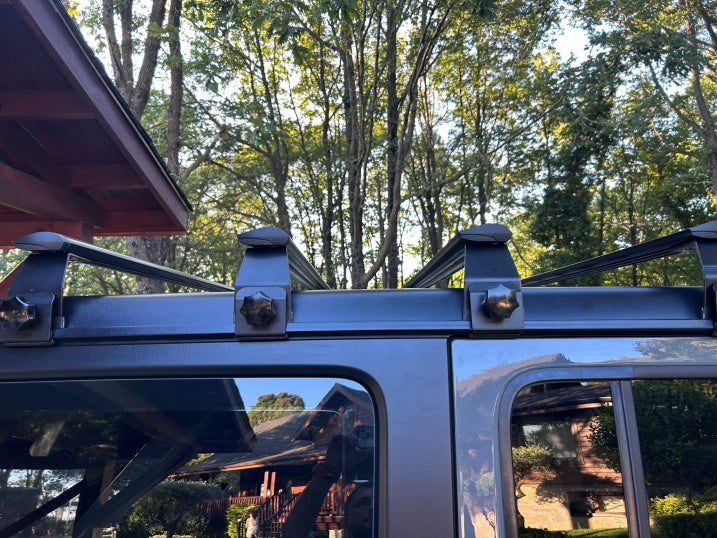 Für Jeep Wrangler JK 2007–2018 Dachträgersystem, Aluminium-Querstange, Metallhalterung, abschließbar, mit Regenrinnen in Silber-9