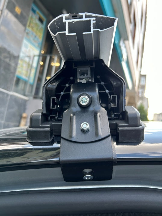 444. Kompatibel mit abschließbaren Aluminium-Dachträgern für Fahrzeuge mit Standarddach Toros Pro 4 Silver