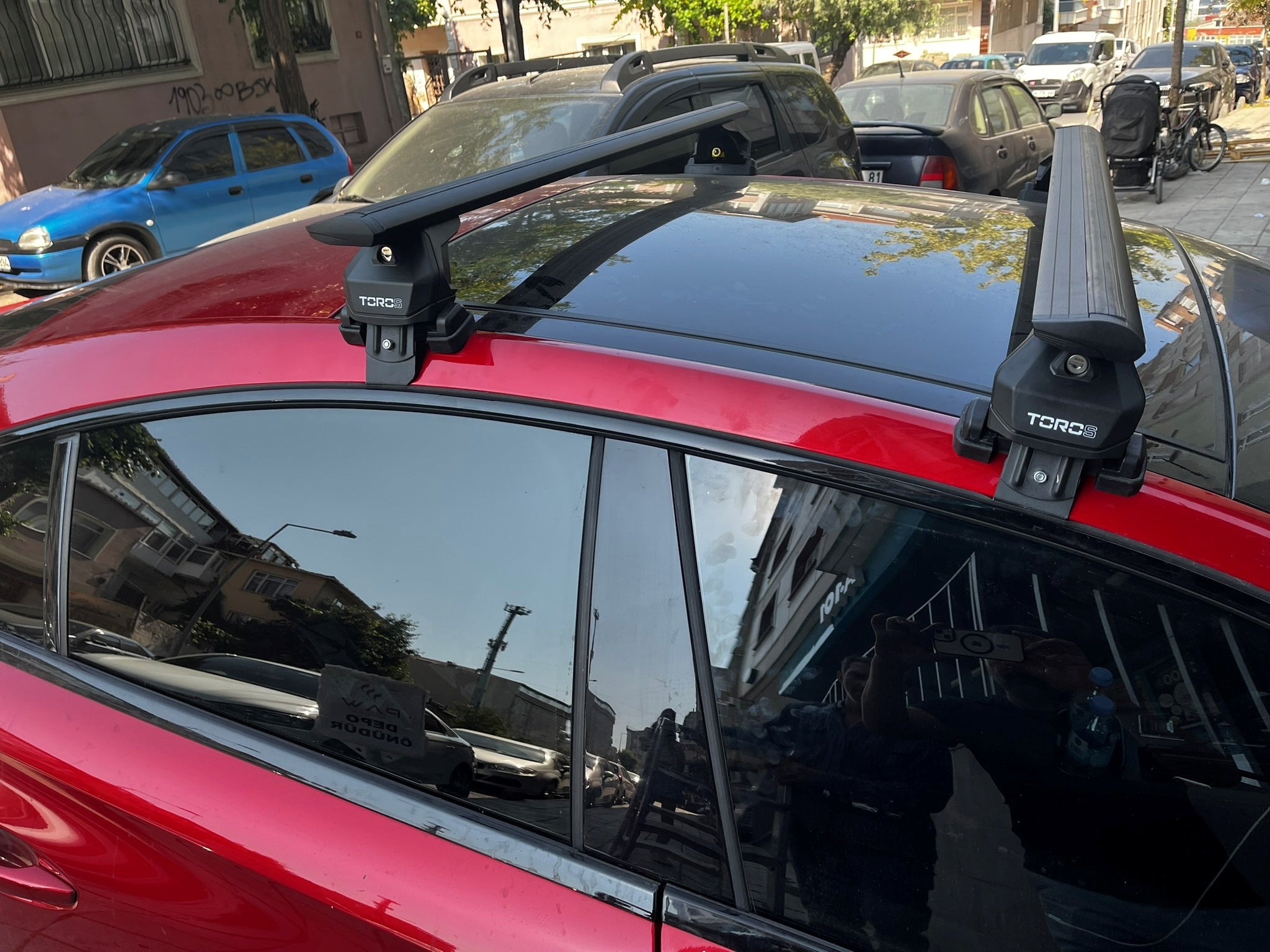 Kompatibel mit Honda Civic 5-tr Sedan Fahrzeugen 2010–2017 mit normalem Dachträger in schwarzer Farbe