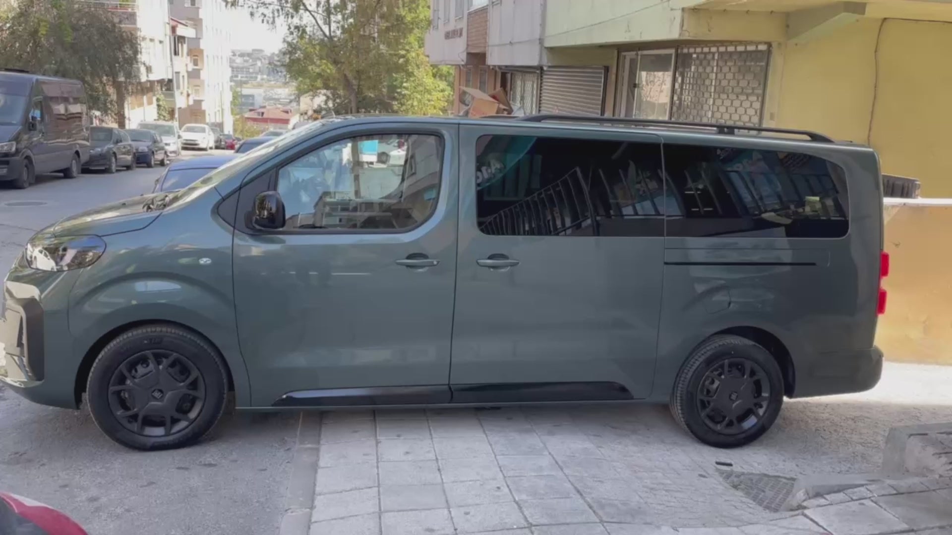 Für Volkswagen Transporter T6 SWB ab 2015 Dachseitenreling Ultimate Style Alu Schwarz - 0