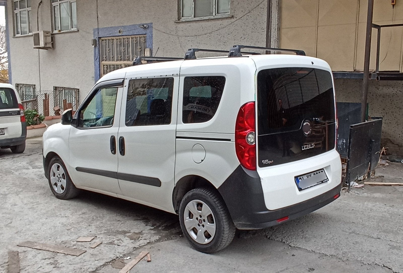 Für Fiat Doblo &amp; City Express (3-teiliges Set) ab 2010 Dachträgersystem, Aluminium-Querstange, Metallhalterung, abschließbar, schwarz
