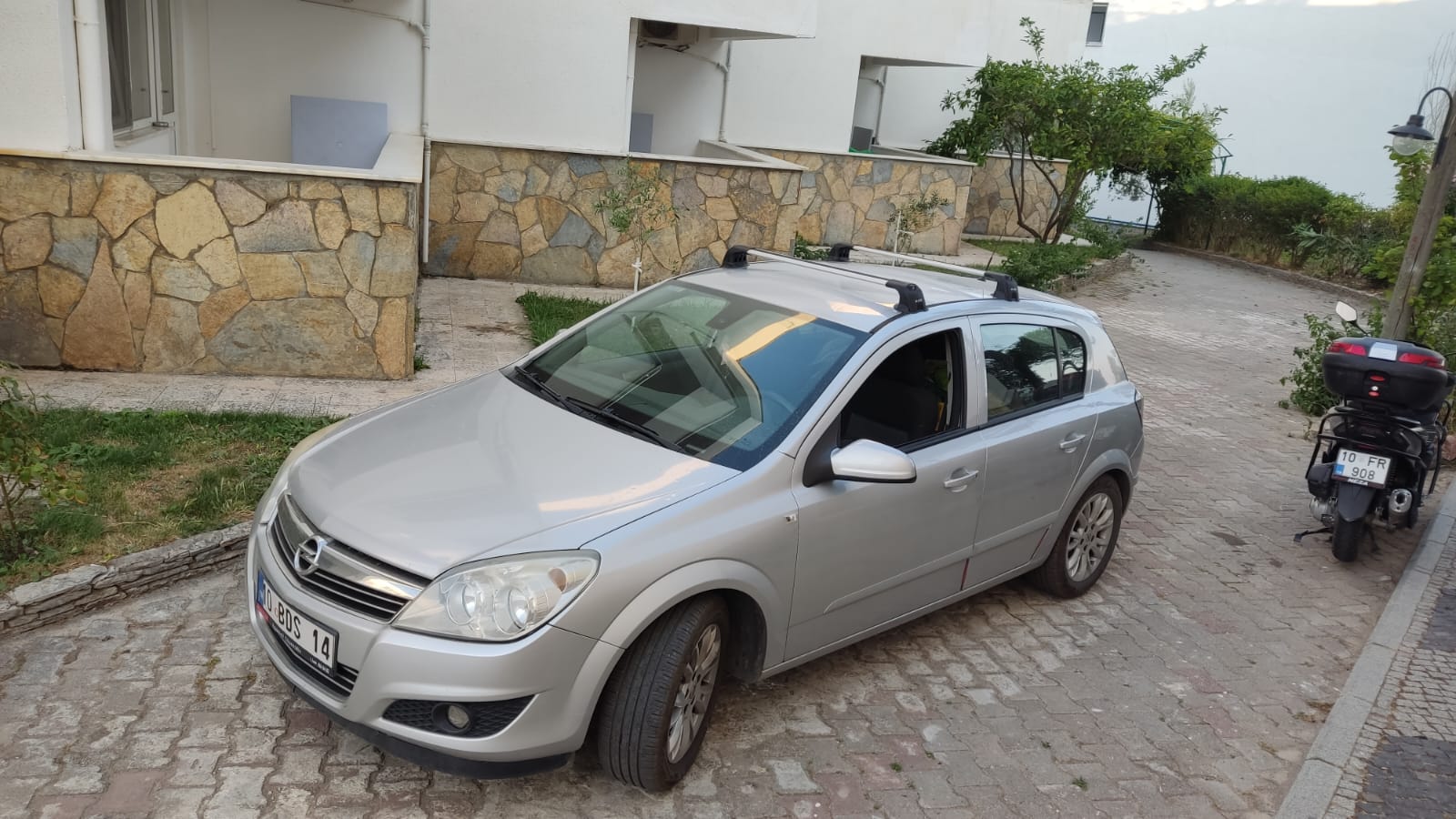 Vauxhall astra h roof bars hot sale